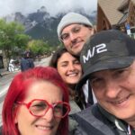 Jean-Marc Généreux Instagram - Bonne fête des pères #bonnefêtedespères Petit stop à #canmorealberta sur notre chemin vers #banff avec ma chérie @francemousseau1 ❤️ Best time for #fathersday @m2boutiques @karinejoncascosmetiques
