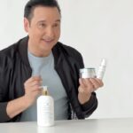 Jean-Marc Généreux Instagram - Aujourd’hui, je vous amène en coulisses de mon dernier photoshoot avec @karinejoncascosmétiques. Voici un petit avant-goût de ce que vous retrouverez en pharmacie et en ligne sous peu ! Restez à l’affût ! 😉 @karine_joncas #soinvisage #soinpourlapeau #fleuronquebecois #supercollaboration