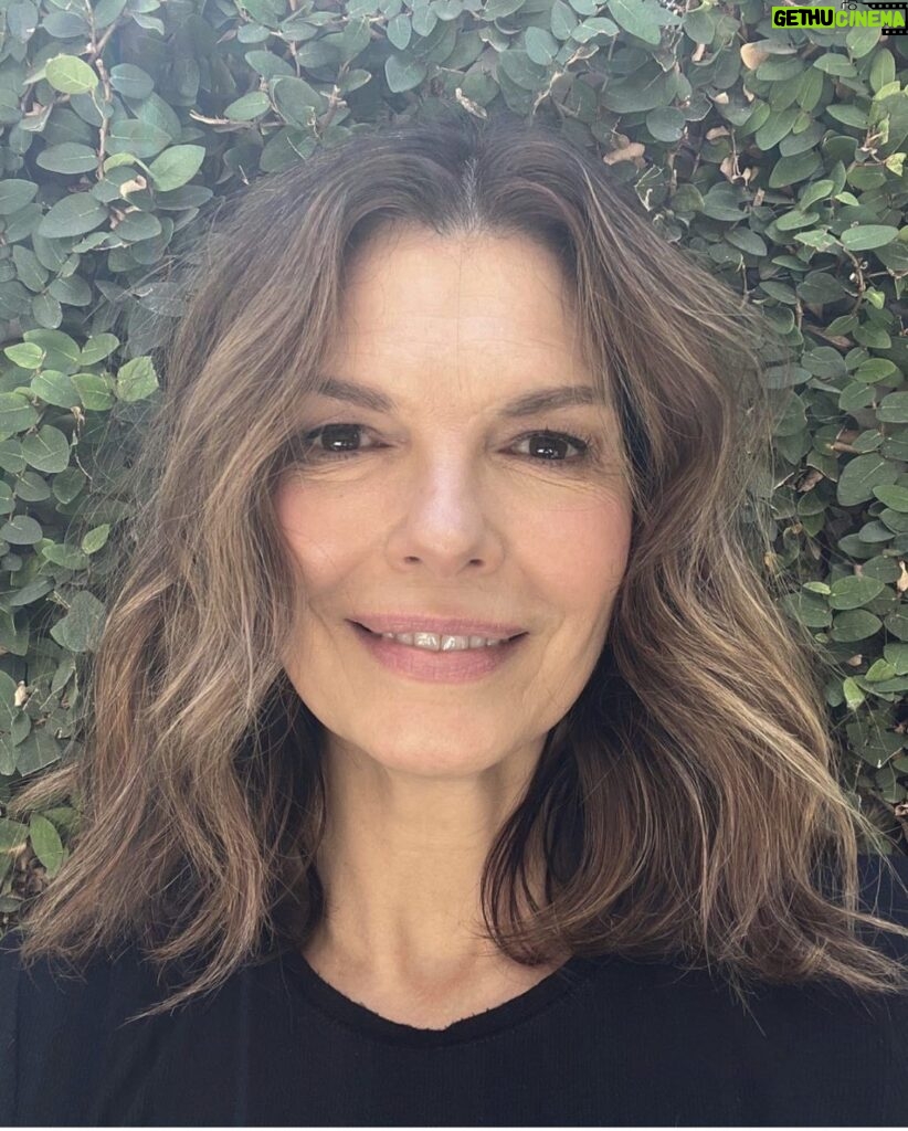 Jeanne Tripplehorn Instagram - Relaxing after the premiere and press junket for @theterminallistpv. Thank you to everyone who made these last few days a summer breeze. ⁣ Hair - @Marcusfrancis 💚⁣ Makeup - @fionastiles 💚⁣