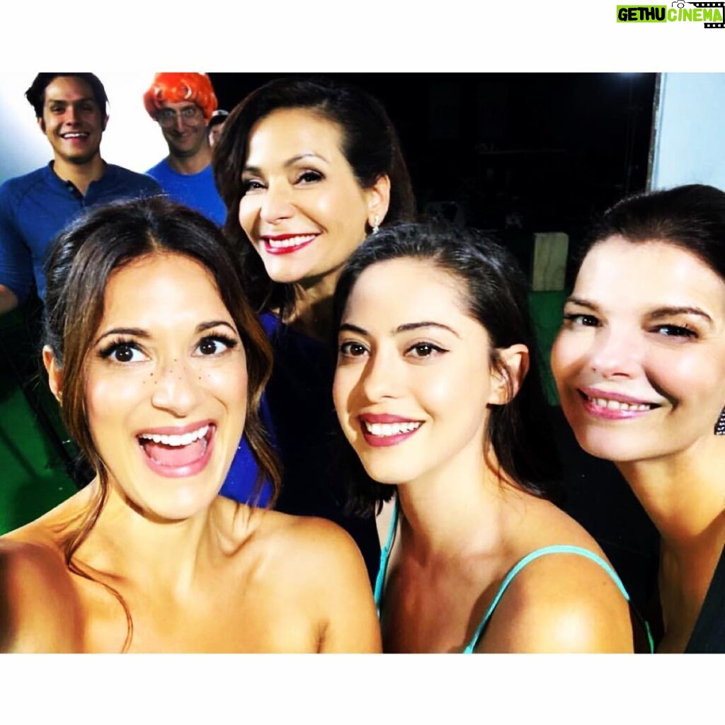 Jeanne Tripplehorn Instagram - #wcw with these beautiful, talented women...and a couple of crazy photobombers. Repost and photo @angeliquecabral @goconstance and @rosasalazar @theofficialamazonashley Hollywood