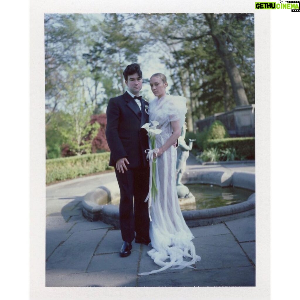 Jeanne Tripplehorn Instagram - Congratulations @chloessevigny and @sinisamackovic ⁣ ⁣ What a joy to bask in the glow of your magical nuptials⁣ ⁣ Here’s to a lifetime of love ⁣ ⁣ and dancing 🤍🤍⁣ ⁣ ⁣ ⁣ ⁣ 2. 📷 @nlyonne⁣ ⁣ 3. 📷 @briannalcapozzi⁣ ⁣