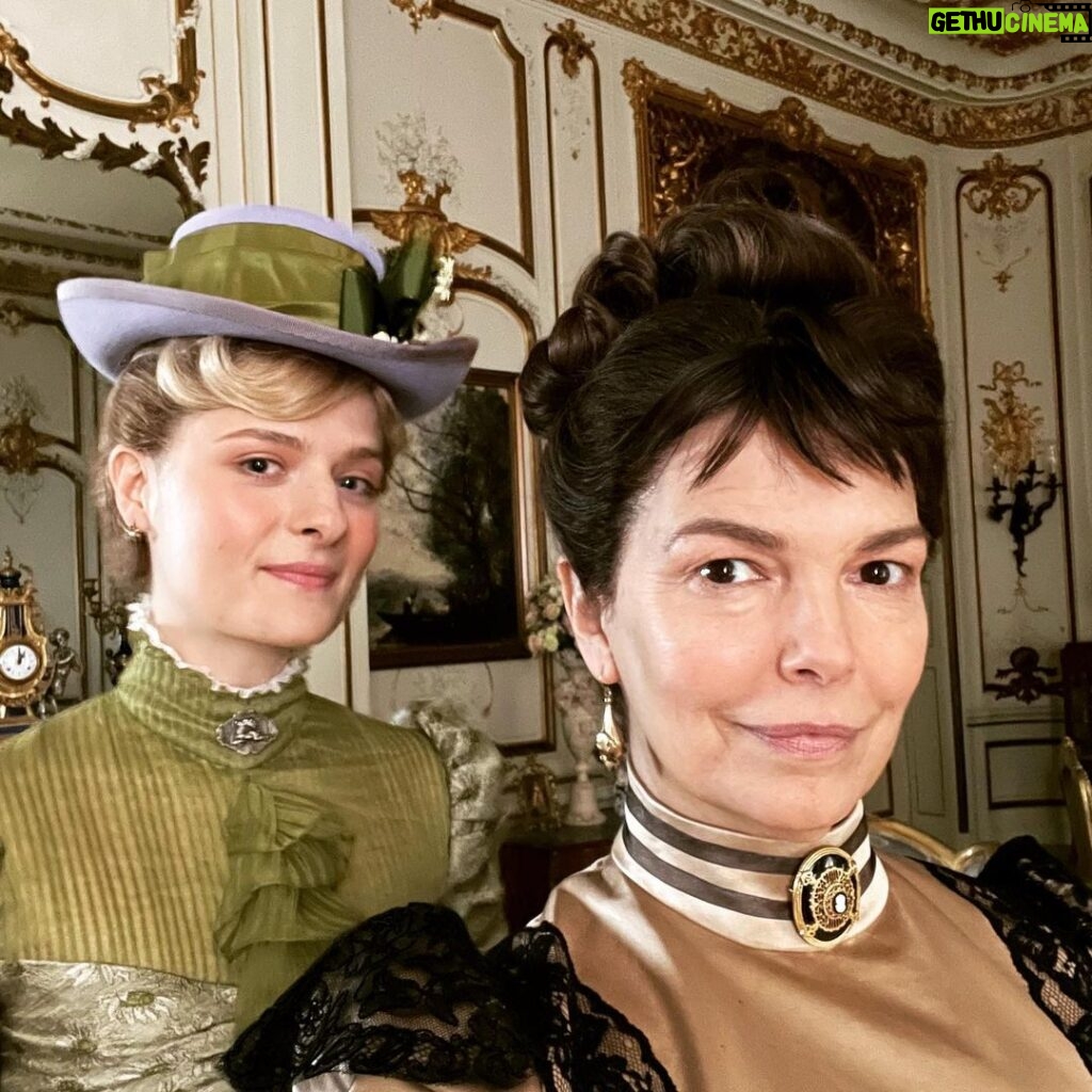 Jeanne Tripplehorn Instagram - All gilded things must come to an end…⁣ ⁣ ⁣ The final episode of @thegildedagehbo season one airs tonight. ⁣ ⁣ It was grand. Thank you @hbo @hbomax .⁣ ⁣ BTS including Arabella Huntington, who was the inspiration for Mrs. Sylvia Chamberlain.⁣ ⁣ 1882