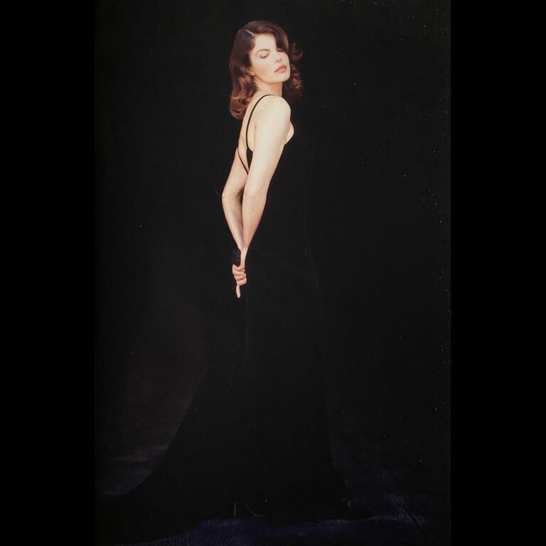 Jeanne Tripplehorn Instagram - This photograph by the great Firooz Zahedi @fizphoto is included in his stunning new book, “Look at Me”, a collection of incredible portraits and the stories behind them.⁣ ⁣ Our photo sessions always lasted hours because all we would do was laugh. Remarkably, he was able to capture me with a straight face in this photo. You truly are the best @fizphoto. Congratulations on your spectacular book. ⁣ ⁣ ⁣ #firoozzahedi