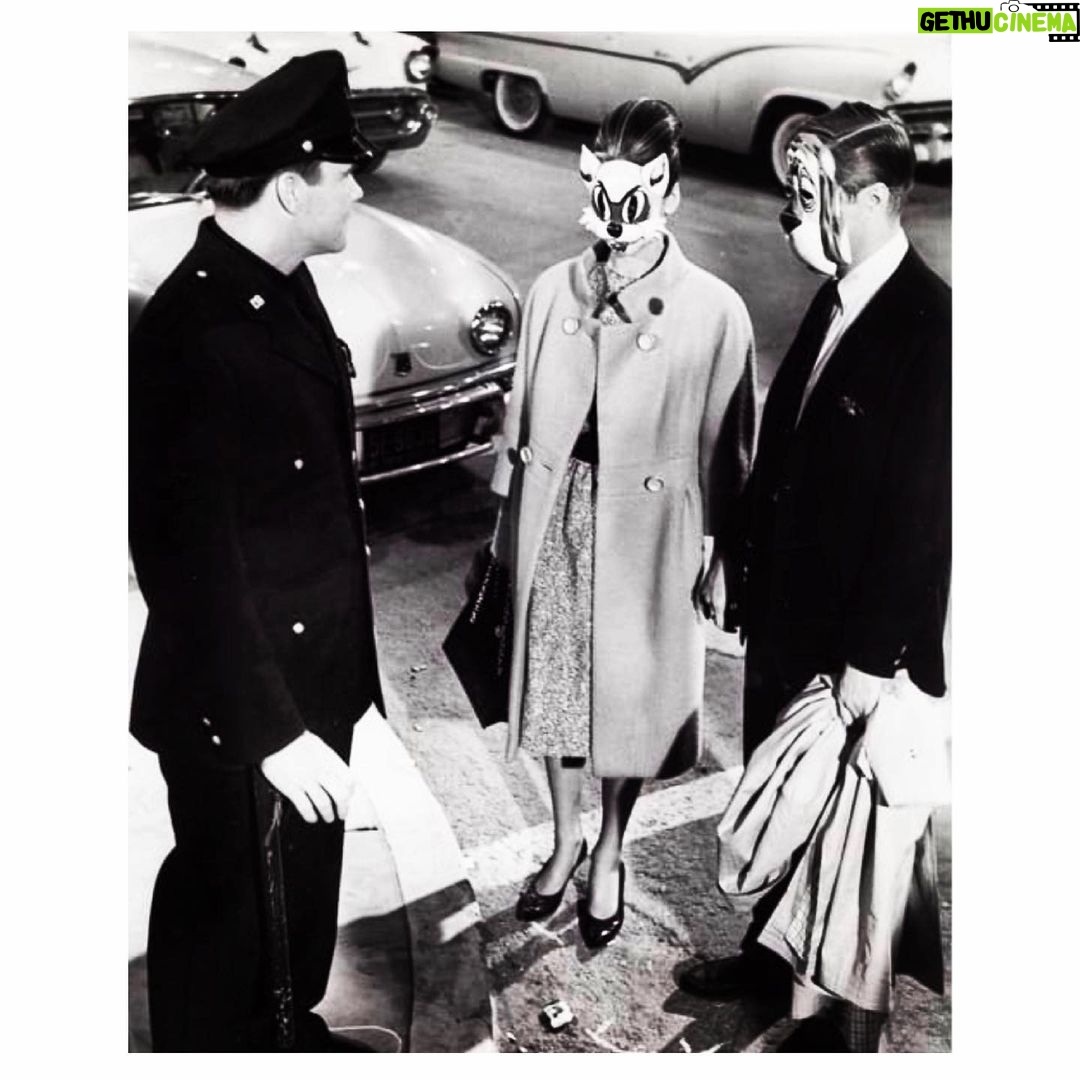 Jeanne Tripplehorn Instagram - #wearadamnmask #breakfastattiffanys #audreyhepburn #georgepeppard