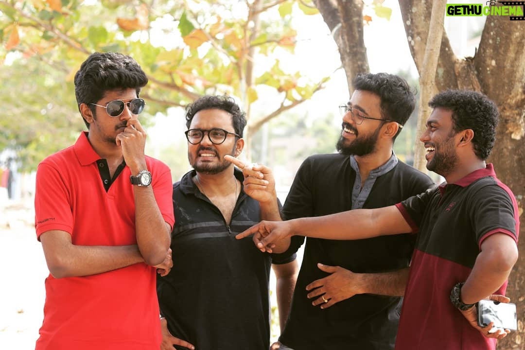 Jeevan Mammen Stephen Instagram - The way we are😜😜 Photom pidicha @abishek_ps nanni😁😁 #karikku #feelthefreshnessinside #bts #valentinesday2019 #brothers😎