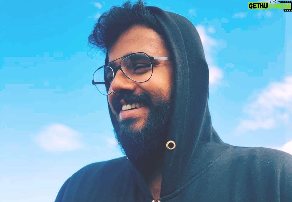Jeevan Mammen Stephen Instagram - Bliss....!!! #goodvibes #tripwithfriends #hoodielove #bliss Vagamon Kerala