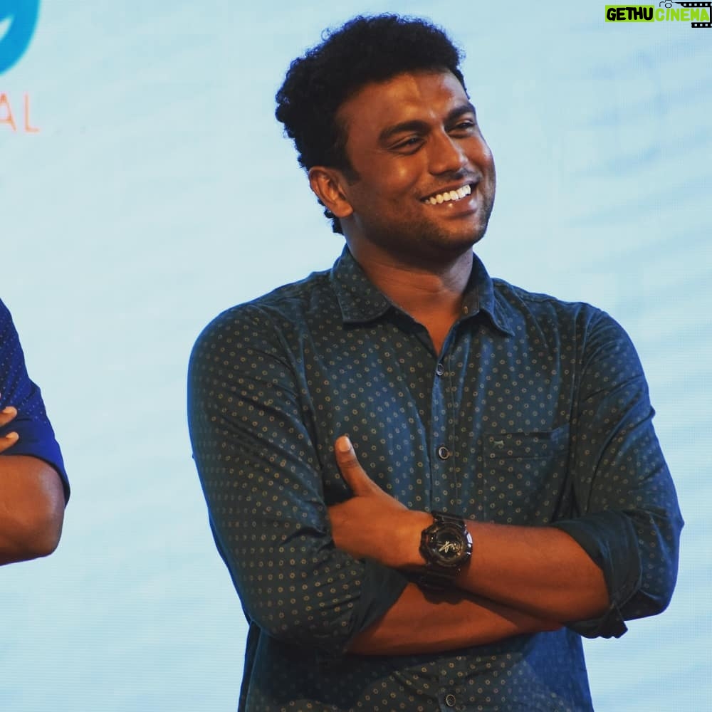 Jeevan Mammen Stephen Instagram - Happy Faces.. Happy Moments.. And a Memorable Day❤️ #karikku #mbifl2019 #youtube #family #brothersforlife #specialday #trivandrum Kanakakkunnu Palace