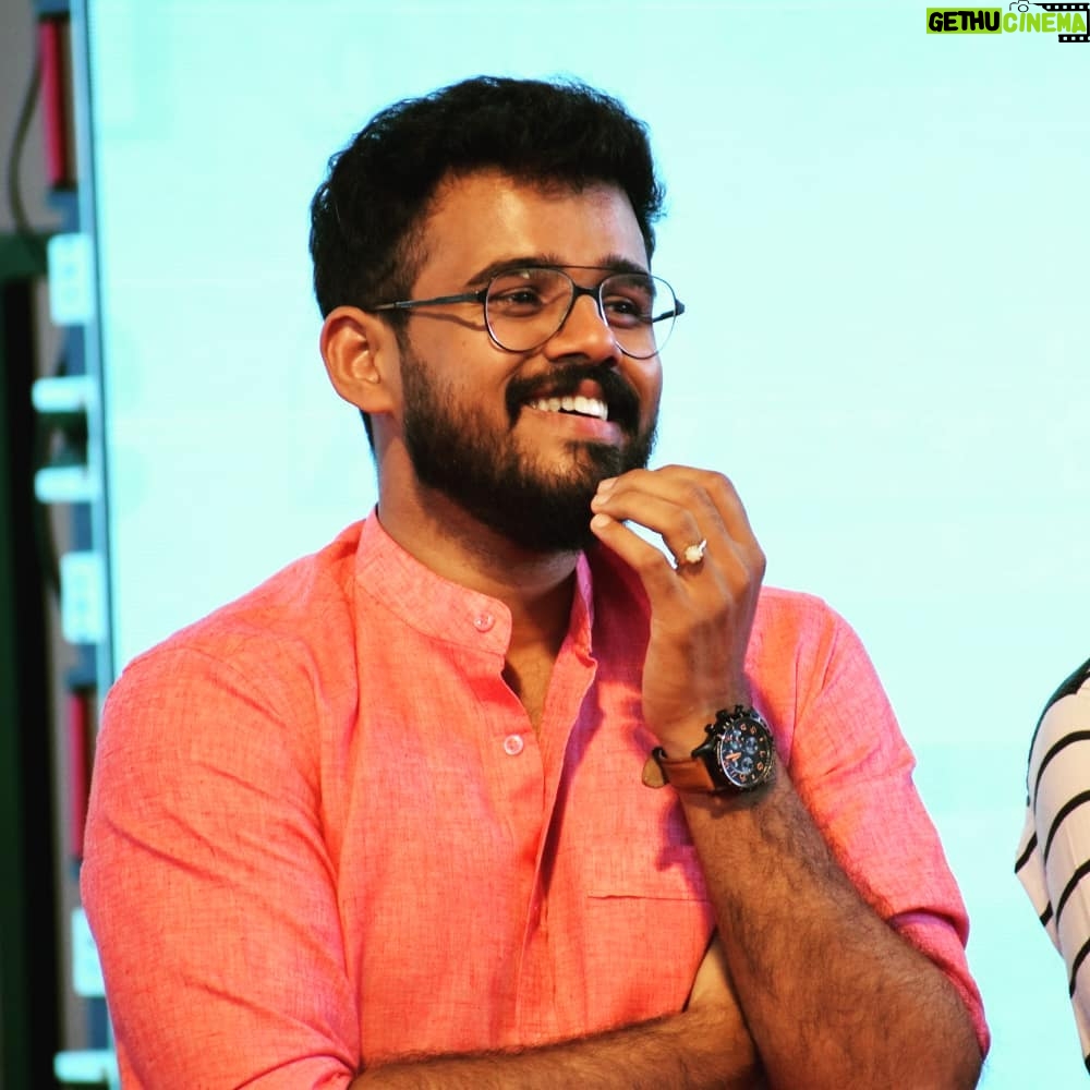 Jeevan Mammen Stephen Instagram - Happy Faces.. Happy Moments.. And a Memorable Day❤️ #karikku #mbifl2019 #youtube #family #brothersforlife #specialday #trivandrum Kanakakkunnu Palace