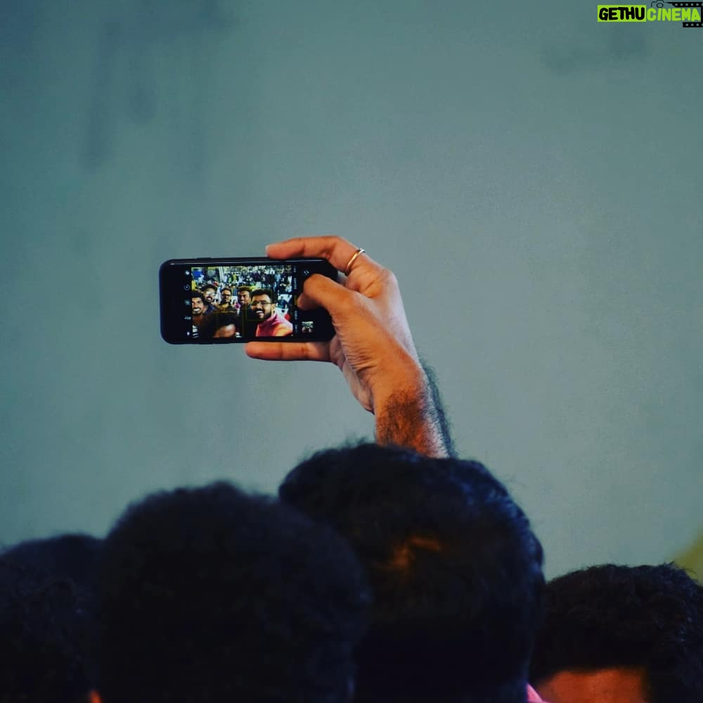 Jeevan Mammen Stephen Instagram - Happy Faces.. Happy Moments.. And a Memorable Day❤️ #karikku #mbifl2019 #youtube #family #brothersforlife #specialday #trivandrum Kanakakkunnu Palace
