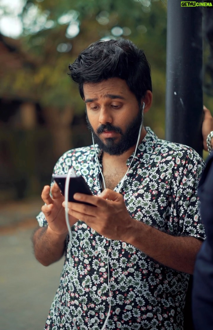 Jeevan Mammen Stephen Instagram - #brandcollaboration സപ്ലിയുള്ളവർ വെറും നിഷ്കുകളാണ് 🥺, ചൂഷണത്തിന് ഇരയാക്കപ്പെടുന്നവരാണ് 😩. അവരെ ശരിയായ പാതയിലേക്ക് നയിക്കാൻ എത്തിയിരിക്കുന്നു Entri Elevate കോഡിംഗ് കോഴ്സുകൾ 😎. #SupplyOruBharamalla #EntriElevate So mention that supply chunk in the comments below.