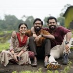 Jeevan Mammen Stephen Instagram - അവരന്നും ഇന്നും ❤️ . . . . @annu.antony & @kiranviyyath . . 📸: @rohit_krish #behindthescenes #priyapettavanpiyush #karikku_fresh #friendsforever