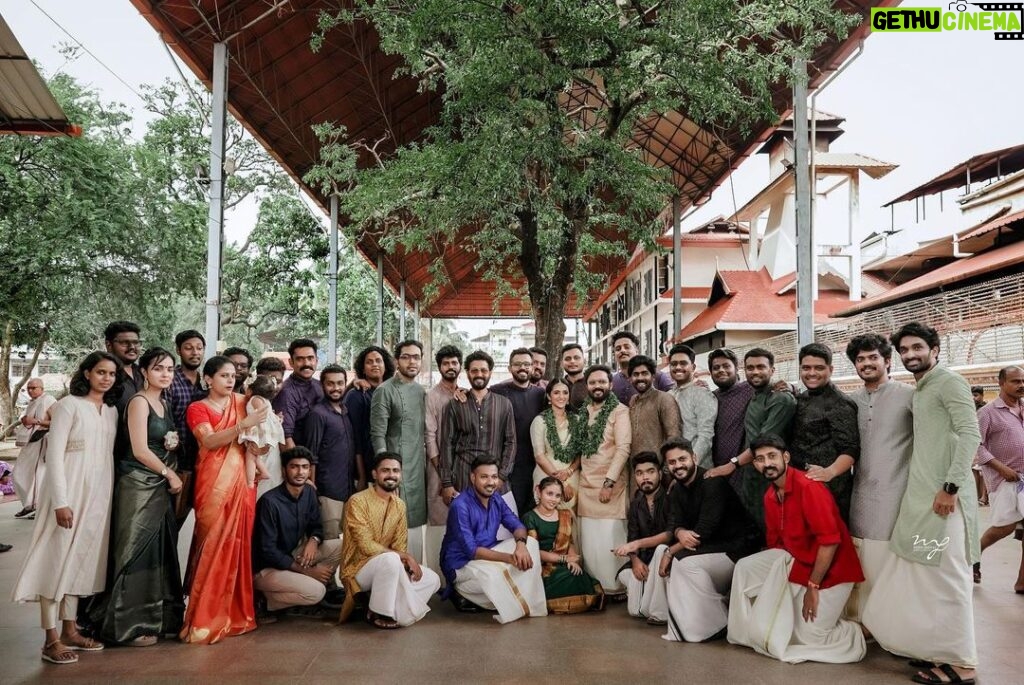 Jeevan Mammen Stephen Instagram - Mangalam Bhavanthu 🙌🏼❤️🤗 @arjun_ratan & @shikha_manoj . . . 📸: @motionpictures_weddings #brothergotmarried #family #wonderfulday #blessings