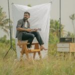 Jeevan Mammen Stephen Instagram - 🍃🎸☀️ . . . . . Concept & 📸: @bijunarayan__ Art: @thisisbyrahulramesh . . . #summer #photoshoot #sunshine #outdoor #goodvibes