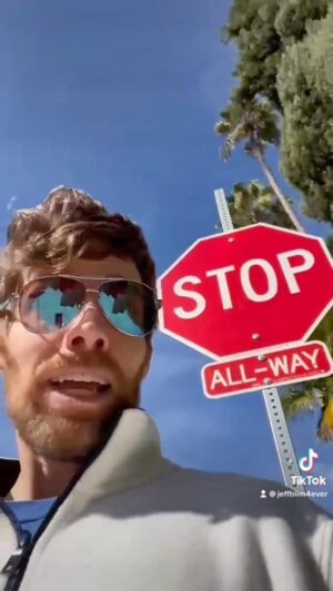 Jeff Blim Instagram - Funky bass line is emo. Emo bass line is funky. Pumpkin spice is forever.

#jeffblim #starkid #pumpinspice #basslines #musicproducers #comingsoon #genreless