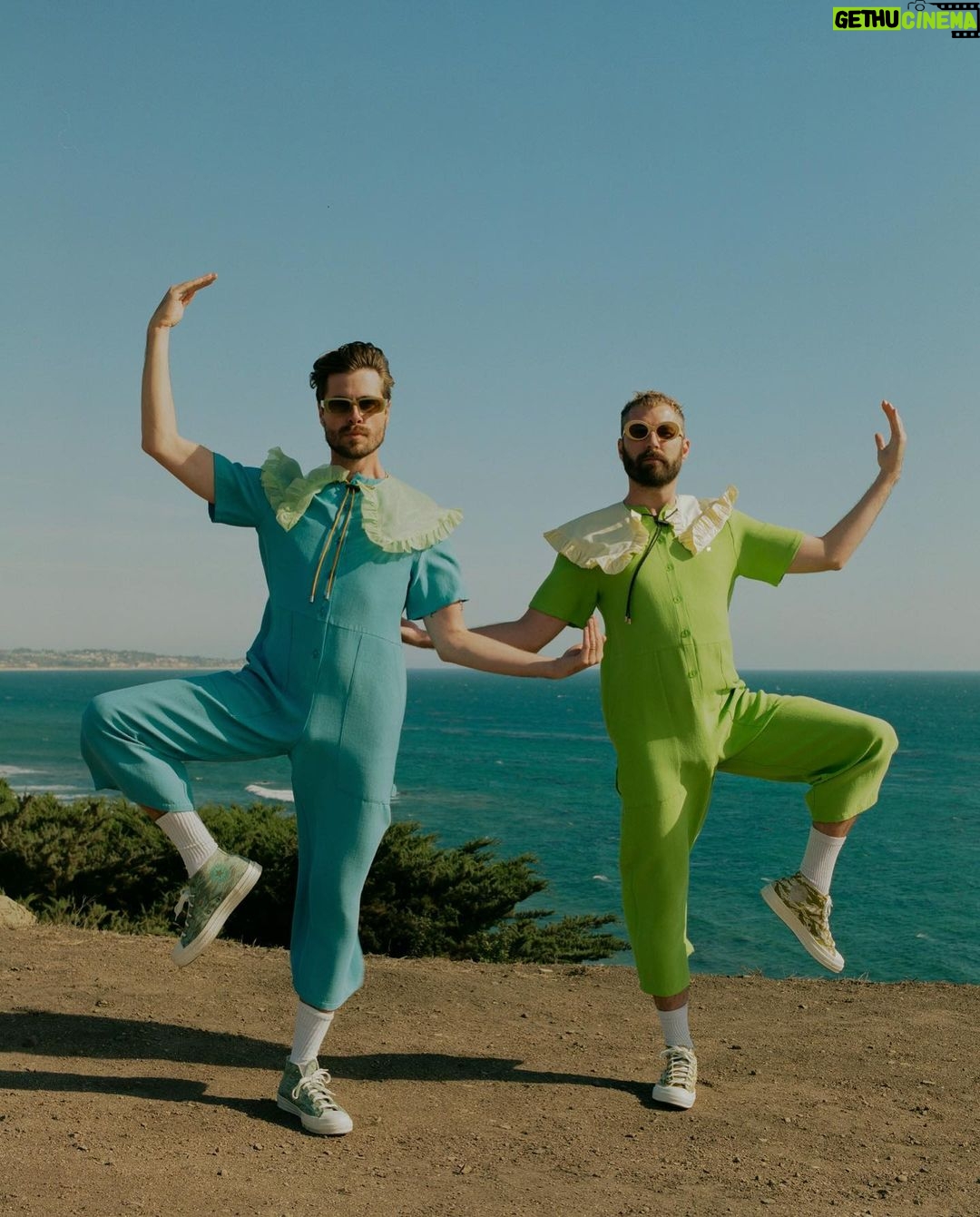 Jeffery Self - 1.5K Likes - We got high for @budsdigest! 💚
Geniuses: 📸 @jgeigs 👗 @haleytju
