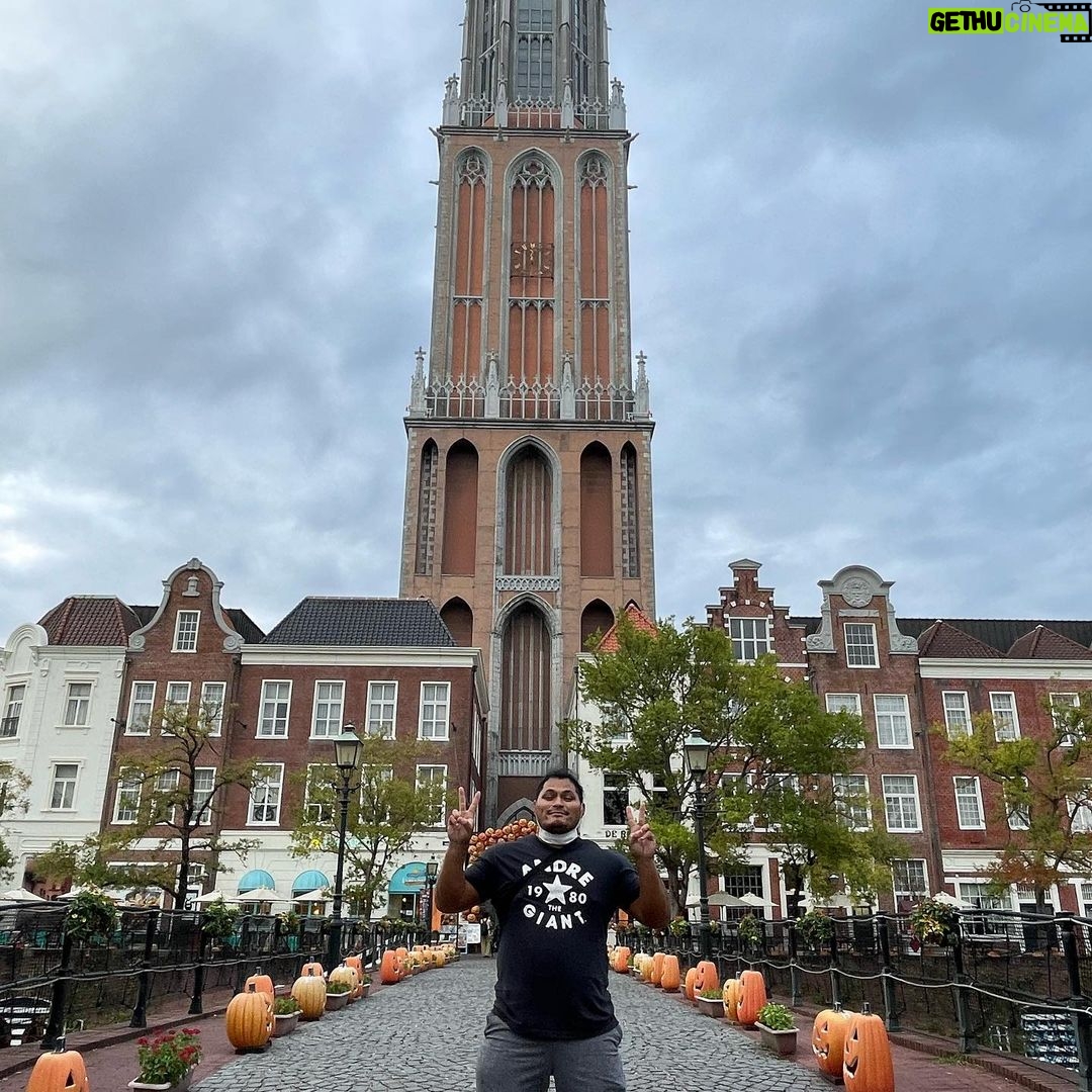 Jeffrey Cobb Instagram - Happy Halloweenie to all! Be safe, eat your candies and don’t forget to tip your waitresses! #JeffCobb #Huistenbosch #Exploring #Halloween #PumpkinsAreScary #HappyHalloween HUIS TEN BOSCH 長崎県