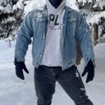 Jeffrey Cobb Instagram - Happy belated New Year to you all…. Stay safe and be warm… until then, enjoy me freezing in Hokkaido! #JeffCobb #AdventuresOfThatBrownGuy #HappyNewYear #Snow #Hokkaido #RestAndRecovery #VacationStay #AdventuresInJapan🇯🇵 NIDOＭ