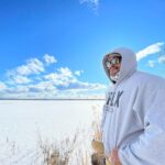 Jeffrey Cobb Instagram - Happy belated New Year to you all…. Stay safe and be warm… until then, enjoy me freezing in Hokkaido! #JeffCobb #AdventuresOfThatBrownGuy #HappyNewYear #Snow #Hokkaido #RestAndRecovery #VacationStay #AdventuresInJapan🇯🇵 NIDOＭ