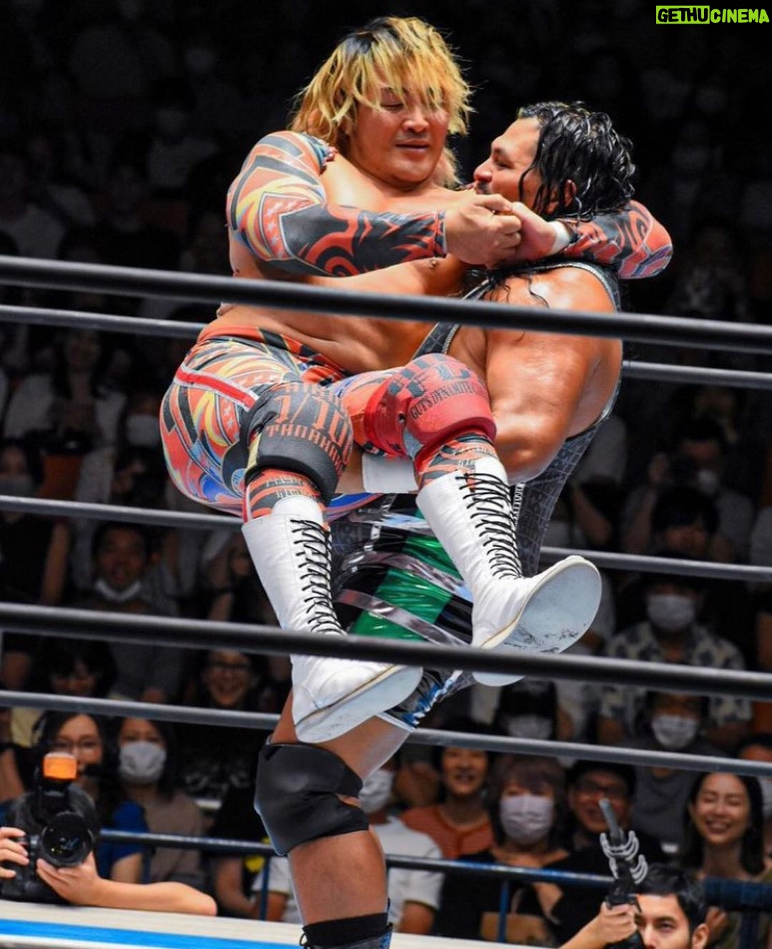 Jeffrey Cobb Instagram - 🌸 Find yourself someone who holds you like Jeff Cobb . . . . 📷 @taigaphoto_pw @njpw_azu #njpw #newjapanprowrestling #newjapan #njpw1972 #hiroshitanahashi #jeffcobb #suplexking #touroftheislands #unitedempire #suplex #olympian #hawaii #wrestlekingdom #新日本プãƒãƒ¬ã‚¹ #teamsplx #splx #プãƒãƒ¬ã‚¹ #splxプãƒãƒ¬ã‚¹