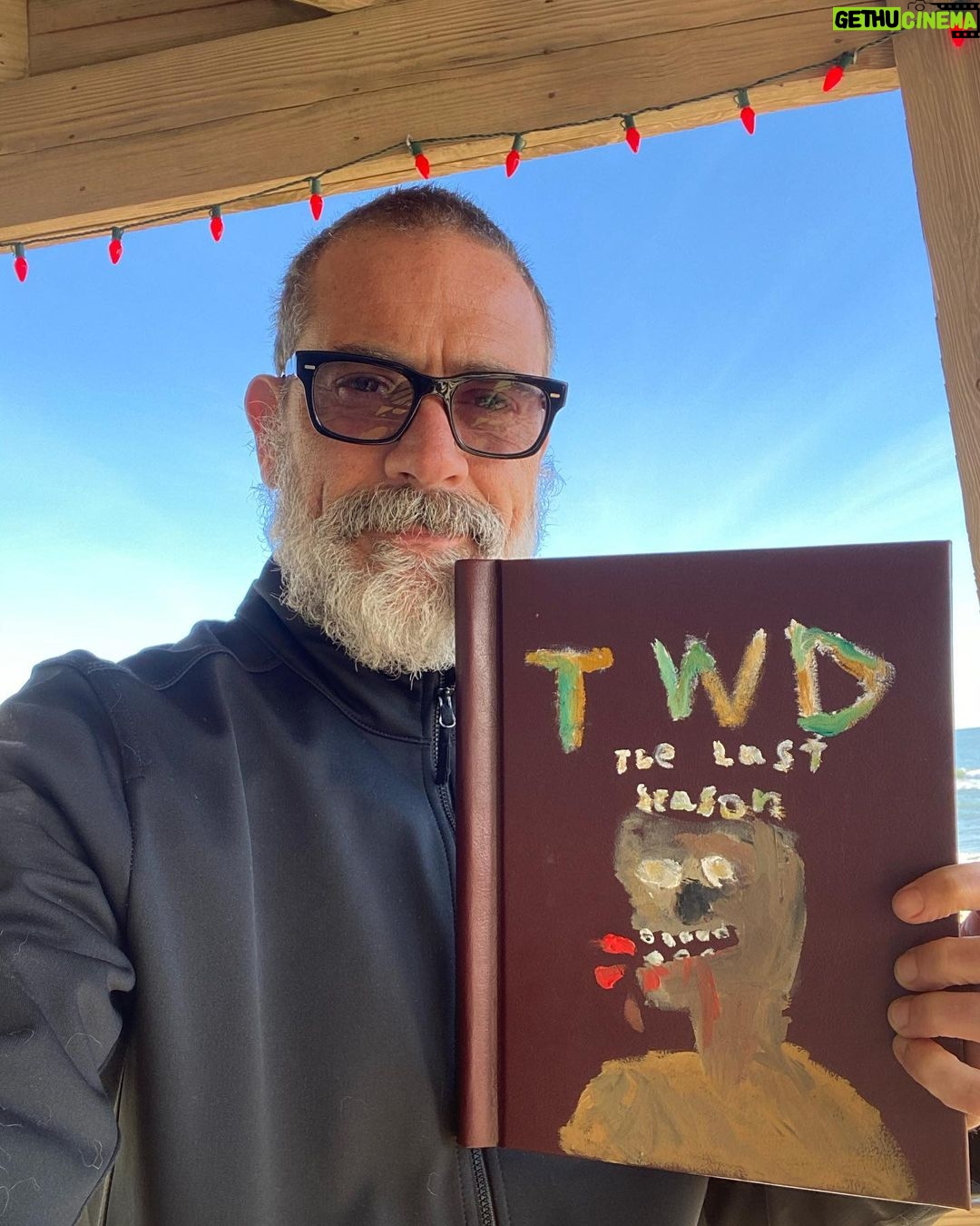 Jeffrey Dean Morgan Instagram - Christmas gift courtesy of Gusy Dean. A script binder. My coolest gift is also the most bittersweet. I’ll be using this everyday for the next 13 months, and won’t take a moment of it for granted. Thank you to my dude... and thank you to @amcthewalkingdead. Ready to get back to work. Xojd