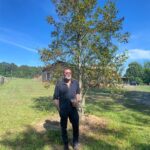 Jeffrey Dean Morgan Instagram - Gusy Dean shooting some of the #twdorigins for negan episode. Thanks to production for letting him do his thing. Won’t be long before I’m begging him for a gig.