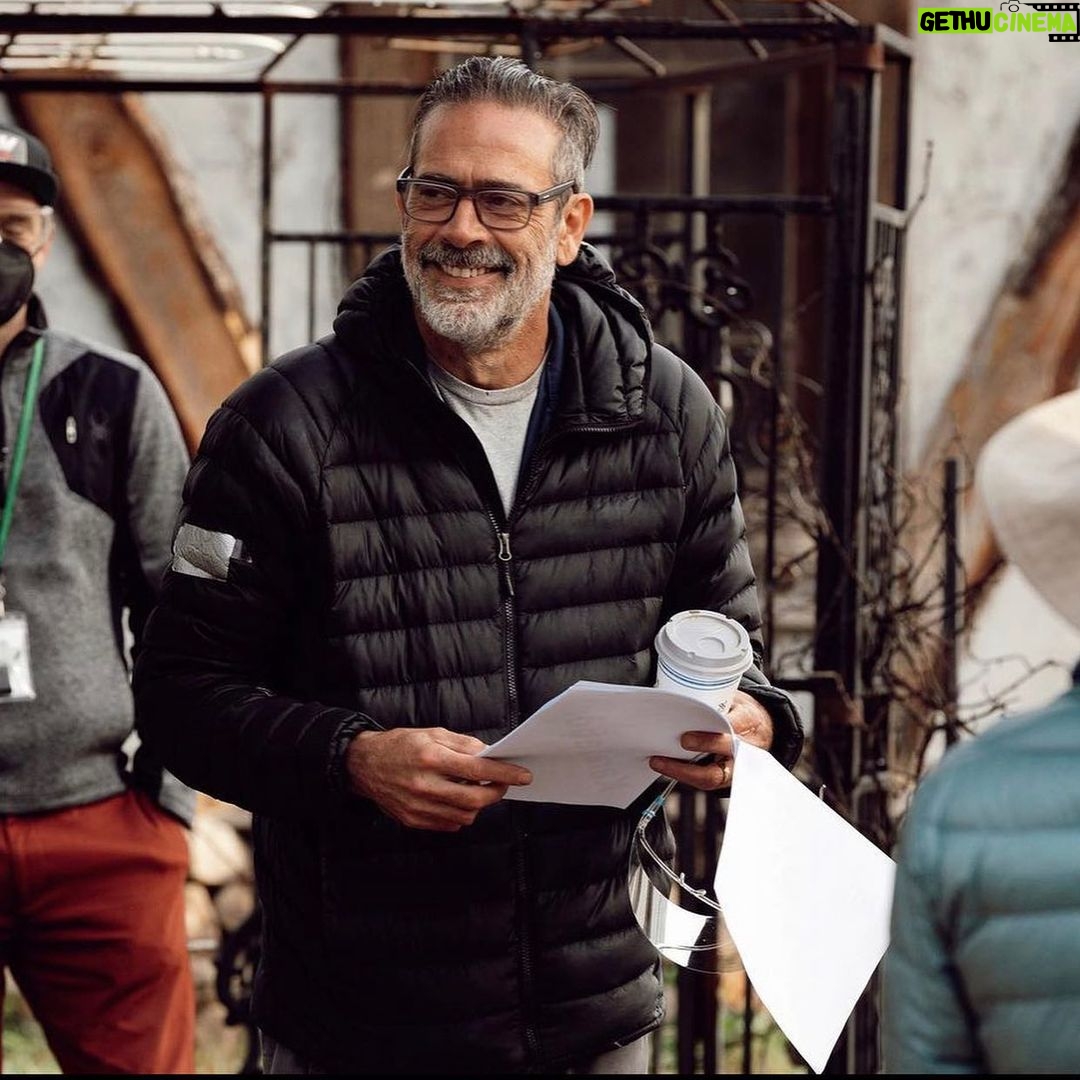Jeffrey Dean Morgan Instagram - Tonight’s the night folks. “Here’s negan”. We sure hope you enjoy. Happy Easter, and love to all y’all. @amcthewalkingdead @thewalkingdead @amc_tv @hilarieburton @lbshadow #davidlesliejohnson-mcgoldrick @angelakkang @scottmgimple