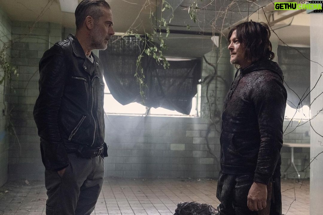 Jeffrey Dean Morgan Instagram - Season finale. Tonight. Finally. Xxjd @bigbaldhead @gnicotero @duane_charles_manwiller @amcthewalkingdead