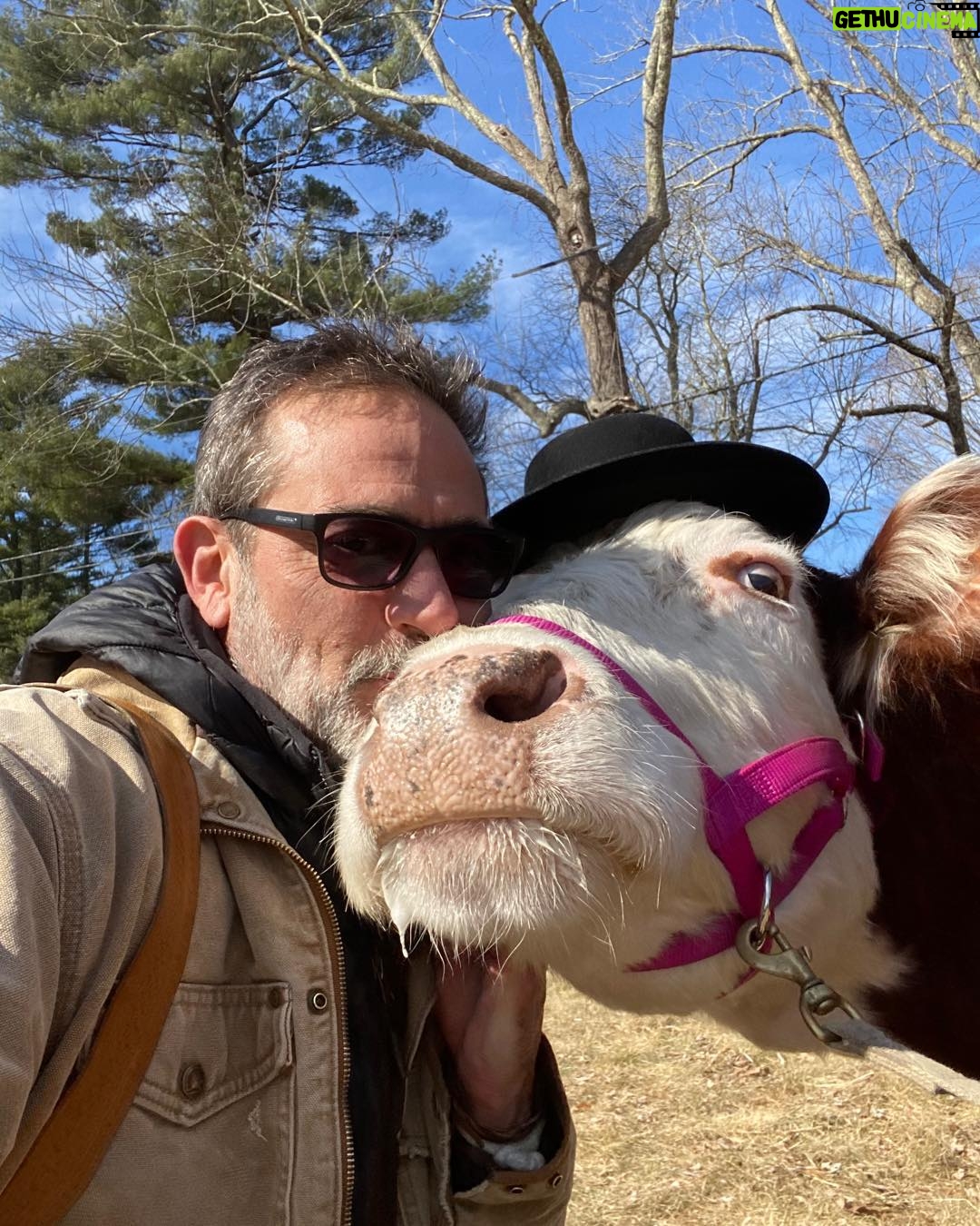 Jeffrey Dean Morgan Instagram - Shooting #shrine my costar today...Clairabelle. So disrespectful... first film, and she is stealing this scene. Xxjd