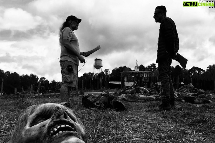 Jeffrey Dean Morgan Instagram - Season finale. Tonight. Finally. Xxjd @bigbaldhead @gnicotero @duane_charles_manwiller @amcthewalkingdead