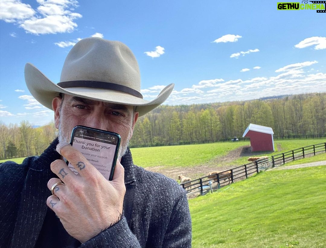 Jeffrey Dean Morgan Instagram - Thank you @bigbaldhead for bringing @ndncollective to my attention. A great cause for folks that really need help. Please take a look at what the collective is all about by clicking on link in @ndncollective bio. I’ll tag a few friends @kellyripa, @peytonology, and my lovely better half, @hilarieburton, and see if we can lend a hand. Xojd