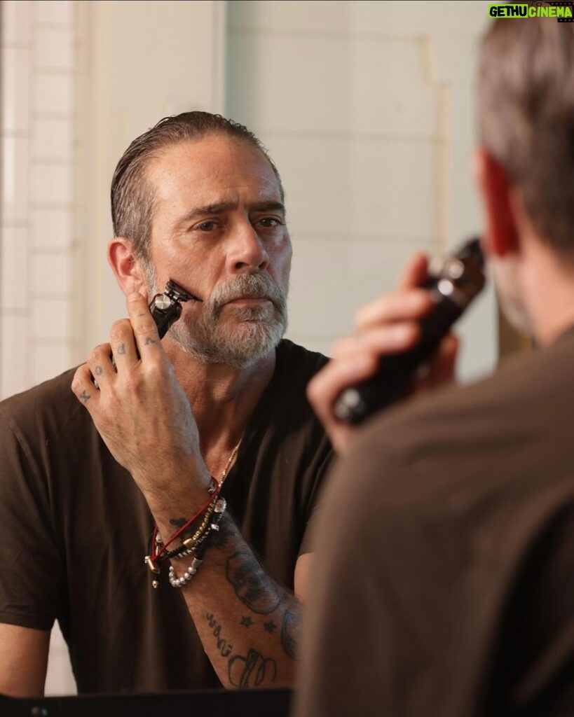 Jeffrey Dean Morgan Instagram - If you want to level up, you’ll need the right tool to get you there: Introducing the Wahl PRO SERIES High Visibility Trimmer. If you’re a #SeriousBeardsman check out WahlBeard.com  #WahlGrooming #WahlPartner