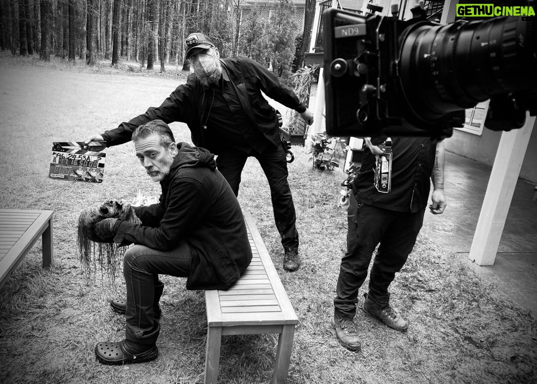 Jeffrey Dean Morgan Instagram - My last day. Thanks to everyone. No words beyond that… it’s just going to take a bit to process it all. What a ride it’s been. Huge love to cast and crew… and as far as all you that watch @amcthewalkingdead? Thank you probably doesn’t cover it, but it’s all I got. Xxxjd&negan photo by @duane_charles_manwiller
