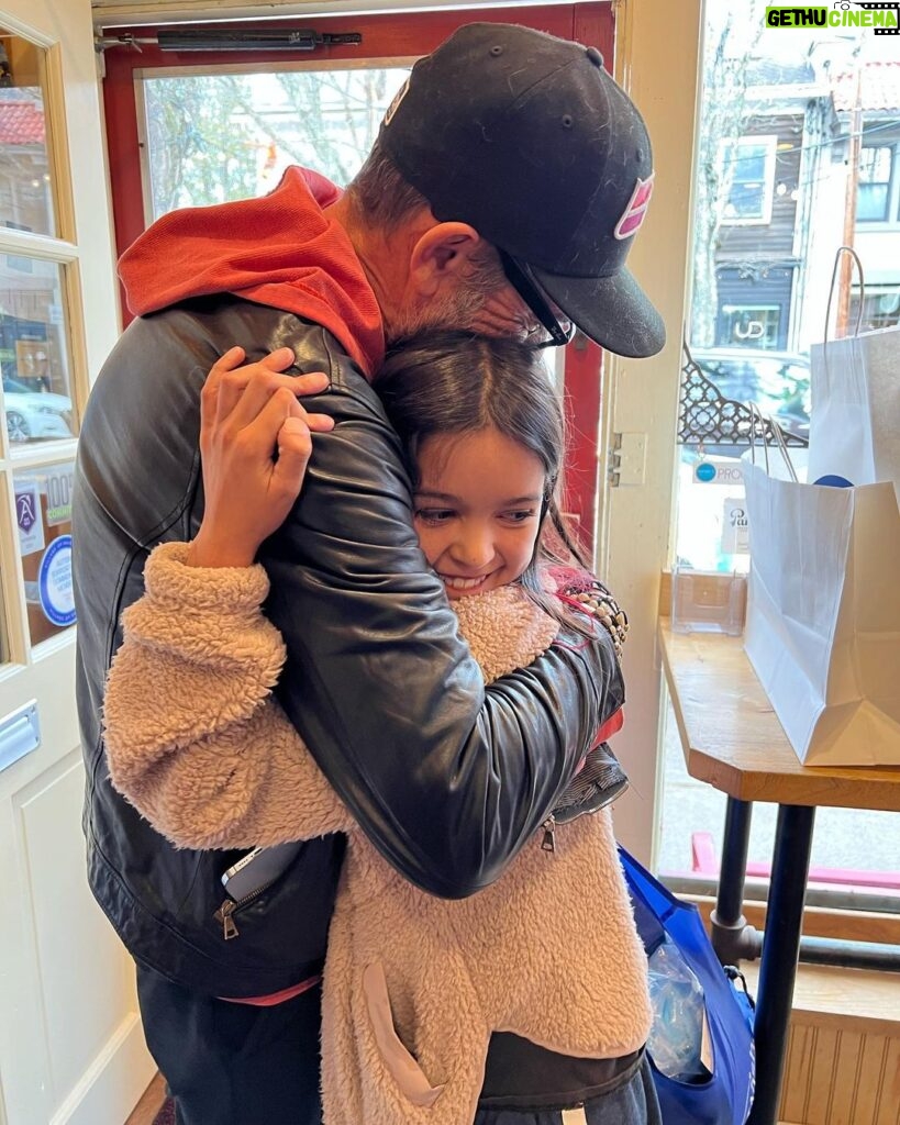 Jeffrey Dean Morgan Instagram - Well, just wanted to put it out there… I have a new best pal. I got the massive privilege to meet Cadence @pxpxcadence yesterday… first off thank you to @makeawishamerica for setting our meeting up, and getting Cadence, her brother Devon, mom Amanda, and dad Andrés from Southern California all the way to me in Rhinebeck. We had the best day together… and like I said, I got myself a new bestie. Cadence is an amazing gal… more than that… strongest, bravest, coolest, most thoughtful person that I’ve ever met. What she doesn’t know, is that I was the lucky one here. I’m the one that came out of this introduction a better person. You can’t ever ask for more than that I reckon. Id also like to thank my town of Rhinebeck for coming out and showing up huge yesterday. @samuelssweetshop crushed it, @megabraincomics opened early and gave us run of shop! @landofoztoys, same deal! We all had a blast. Cadence, you have a friend forever. Whatever, whenever, I got ya. And I know you got me. Love you kiddo. That’s a fact. And getting to see you again today and introduce George to you and yours? You made quite an impression on a little girl that realizes how special you are. Mom, Dad, Devon… you three are amazing. Truly just amazing… no words needed. Know that I know. The product of you three and your love is Cadence… enough said. Because she wins ALL the stuff. It was a privilege and an honor to meet all of you… thank you so much for choosing me to have this adventure with! Trust me, I know how lucky I am. Xxxjdm