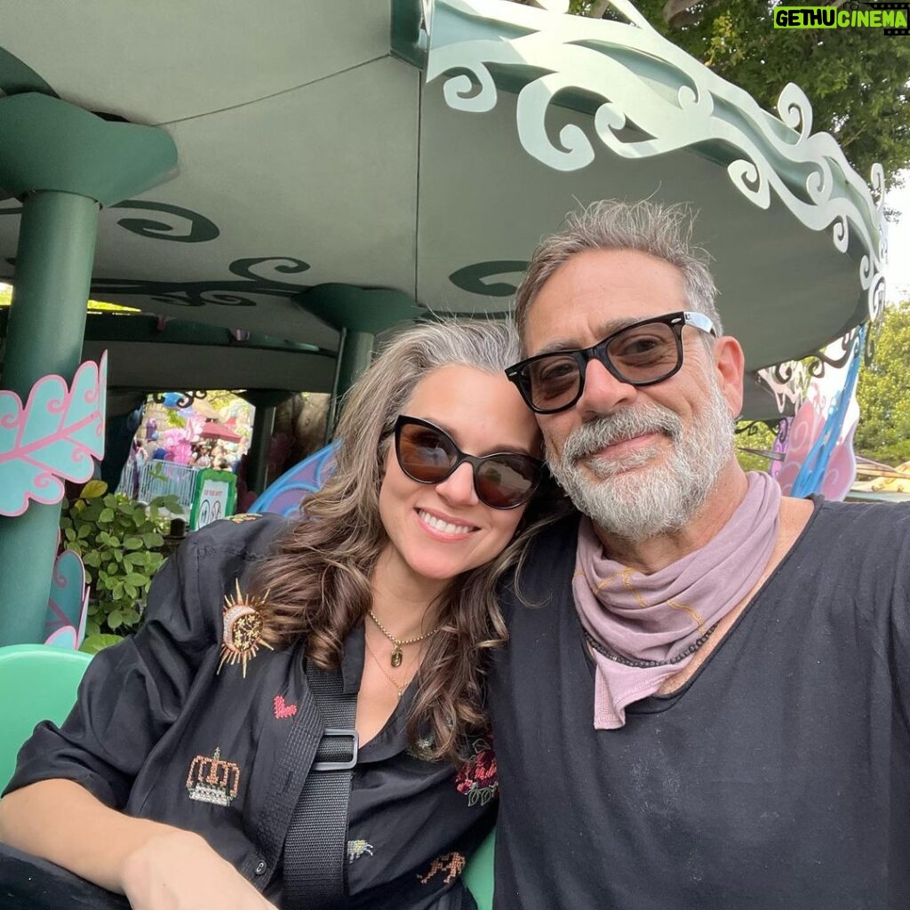 Jeffrey Dean Morgan Instagram - Can’t find many photos of me and @hilarieburton together, just us. We have two kids that if they even sense we having a moment? They rush in to bust it up. Dicks. Happy Valentine’s Day to my every second of the days valentine. I love you so damn much it’s ridiculous. Xxxx