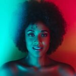 Jeirmarie Osorio Instagram - Amé cada segundo de este momento creativo. 🎨 Les mostramos un poco de lo que fue el proceso para hacer la portada del álbum ✨22:22✨ y 💥22:22 Remixes💥 y estas fotos maravillosas! Gracias a a este hermoso equipo que adoooro! #Repost @dylan__sierra ・・・ si alguien me hubiera dicho unos años atrás que fallar era tan importante como ganar, y reconocerlo tan valioso como presumir, estaría sorprendido de los efectos de ese “ejercicio” porque en la actualidad lo vengo aplicando profesionalmente, solo que los fallos ahora son nombrados como EXPERIMENTOS. Esta sesión fue un bonus improvisado luego de trabajar para la portada de mi hermosa amiga @jeimyosoriooficial que con su talento + creatividad + su apacibilidad creamos ideas increíblemente nutritivas 🤌🏼✨ Art Dir @anger.29 MUA @nic_sfx #portrait #imagination #2222 #longexposure Bogotá D.C, Colombia