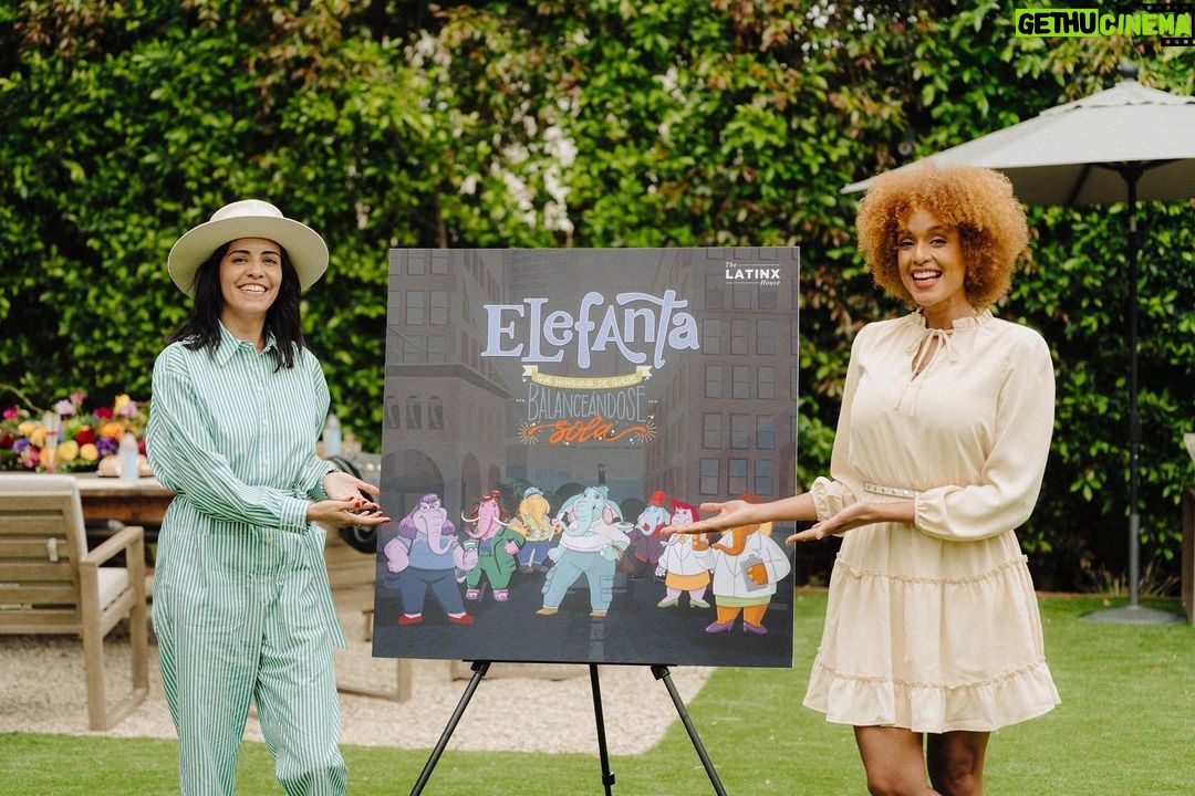 Jeirmarie Osorio Instagram - Amé este encuentro con estas mujeres poderosas en el lanzamiento de #ELEFANTA Quien me conoce, sabe que el elefante es mi animal favorito. Quizás porque mi abuelita los coleccionaba y los tuve muy presente en mi infancia. Me recuerdan el poder que tienen estos animales tan gentiles y a la vez tan fuertes, donde la hembra toma las decisiones importantes en su manada, y la familia permanece unida. Así me identifico también. Es un sueño poder darle vida a una elefanta científica, quien tiene como jefa a otra elefanta que le tiende su mano para crecer junto con ella. El mensaje de este corto me inspira a seguir creciendo y abrirle el camino a otras mujeres que se encuentran caminando junto a mi. Gracias a @thelatinxhouse @olguitasegura @activistmonicaramirez por lograr reunir tantas mujeres poderosas en la comunidad latina. Siento pura fortuna de formar parte de algo que sé que será el inicio de algo gigante para nuestra niñez latina. A ustedes, mis amores, les deseo que tengan una hermosa semana llena de inspiración y poder. ¡Les 🤍! #thelatinxhouse #elefanta #womenpower #PowerCultureTruth #poderlatino Los Angeles, California