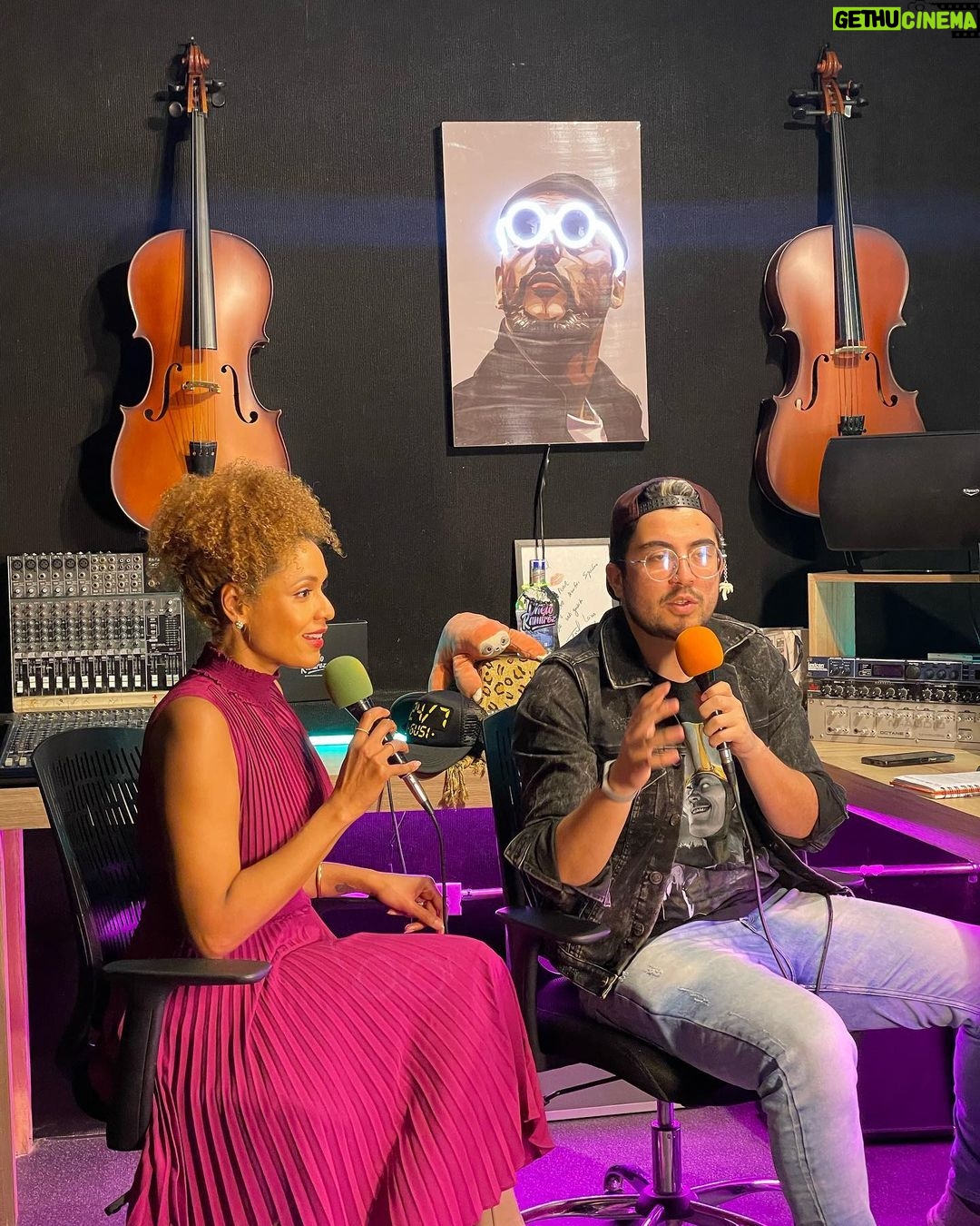Jeirmarie Osorio Instagram - #Tbt Un poquito más de esta semana. Fui tan feliz contando sobre mi proyecto. 🥹 ¡Ahí vamos! 🤞🏾 Y la última foto, los enamorados… 😩 ¡¡Les mando amorrrrr y que tengan buen descanso Hoy!! Btw… ¿Ya oyeron los Remixes? 😎 ¿Qué les parecen? Está en todas las plataformas digitales. 😚 Bogotá D.C, Colombia