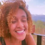 Jeirmarie Osorio Instagram - Más triste que feliz, pero pa’lante… Hay días y hay días… Les cuento que mi video “Yo Te Llevo a Casa” el Remix, está en YouTube desde hoy. Les canto un pedacito con el corazón. El link en las historias. Les deseo una semana llena de amor y de fe en los milagros. ¡Les 🤍! #acapella #singer #singing #2222 Colombia