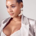 Jeirmarie Osorio Instagram - 🕊️ ¡Feliz inicio de semana! ¡Deseo que sea una muy poderosa, productiva y preciosa para ustedes! ¡Les mando 💋! ✨Gracias al Glam Team✨ 📸: @the.ah.photo 💄: @georgeromerohs 💁🏾‍♀️: @peinadoecoco 👗: @dagenstyling @iamlegonz @legonzstylist @reetroograadee #2222 #jeimyosorio #afro #afrobeats Bogotá D.C, Colombia