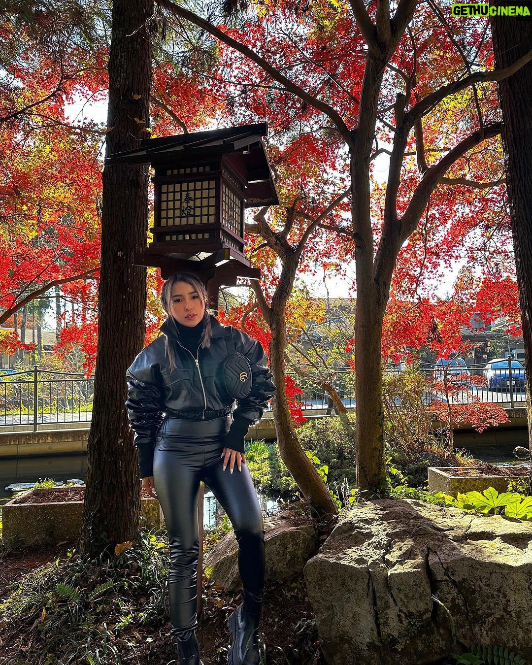 Jelai Andres Instagram - Gabi na tumawa kanaba? 🖤 My autumn in Japan vl0g is now up on my yt channel 🖤 Watch na dun! Labyu (swipe left)