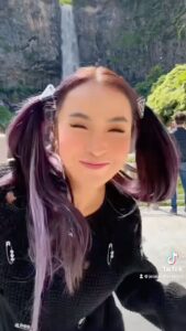 Jelai Andres Instagram - Newly uploaded JAPAN vlog! You know na where to find it! Visit na dun! Lab yu 🖤🇯🇵 Hihiya na si Kyna kakasayaw ko 😂 @dearkyna