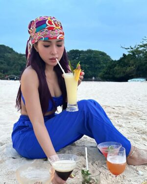 Jelai Andres Instagram - When you hoard an alcohol during happy hour (SWIPE LEFT) 😂