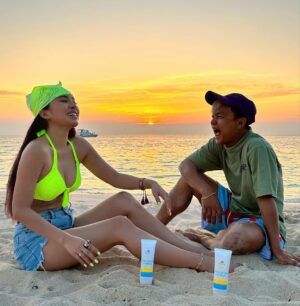 Jelai Andres Instagram - My Best friend and our L’eau Soleil 🌊🏝️☀️ (SWIPE LEFT) 

#LeauSoleil @beautedermcorporation #JelaiAndres #BuboyVillar #BFFs
