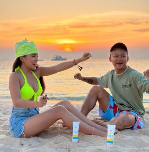 Jelai Andres Instagram - My Best friend and our L’eau Soleil 🌊🏝️☀️ (SWIPE LEFT) 

#LeauSoleil @beautedermcorporation #JelaiAndres #BuboyVillar #BFFs