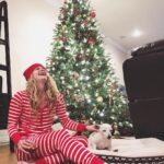 Jenna Boyd Instagram - Merry Christmas from me and a very unamused Tippie 🎄🐶❤️
