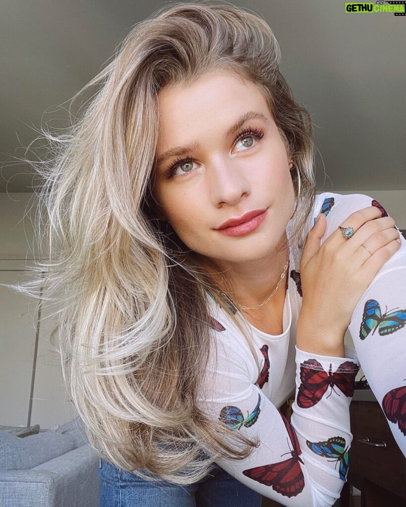 Jenna Boyd Instagram - 🦋💋🖤 @revolve #revolveinbloom