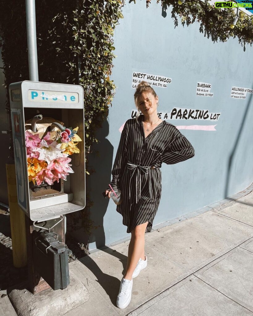 Jenna Boyd Instagram - 👟💐☕️ @revolve Los Angeles, California