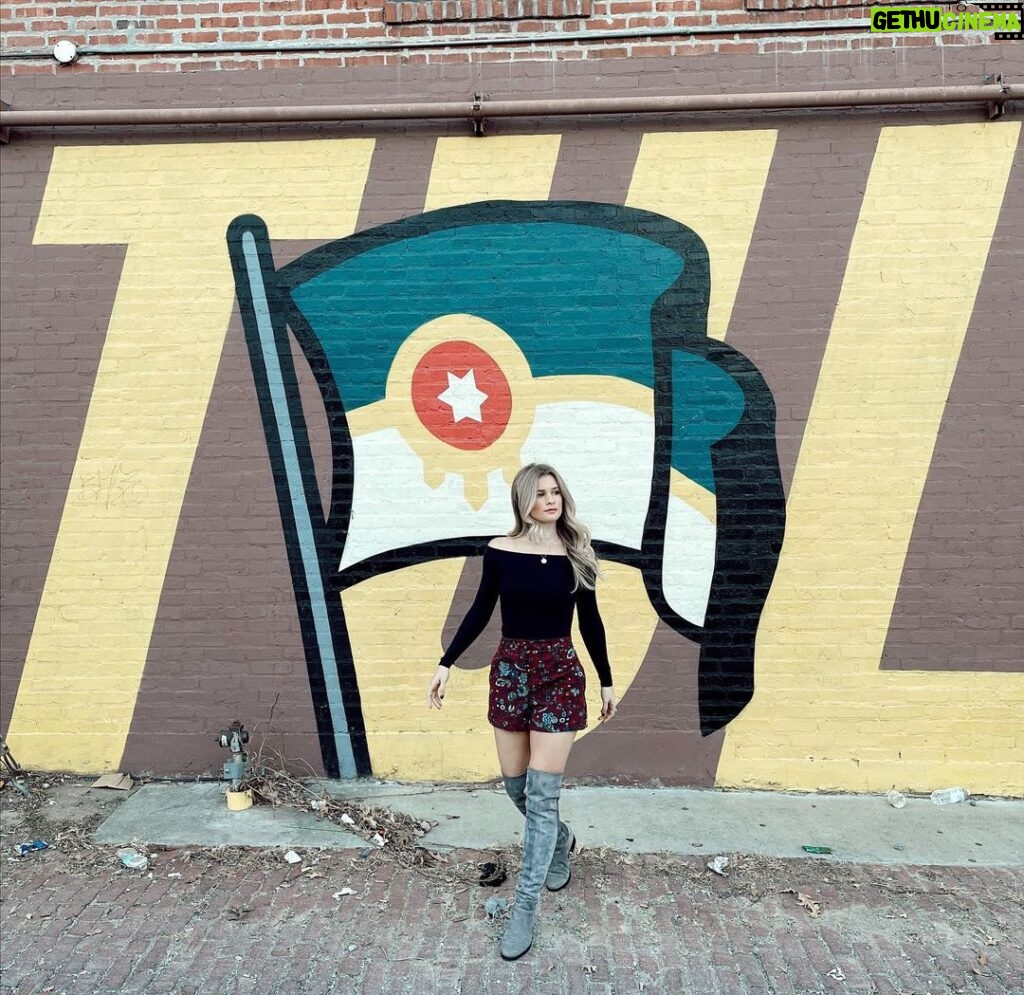 Jenna Boyd Instagram - Last week at home for a bit 🖤 Tulsa, Oklahoma