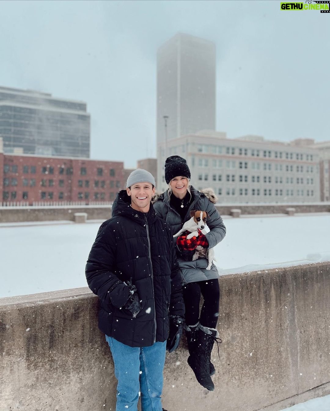 Jenna Boyd Instagram - Sunday snow day with the siblings ☃️❄️🌨 Downtown Tulsa