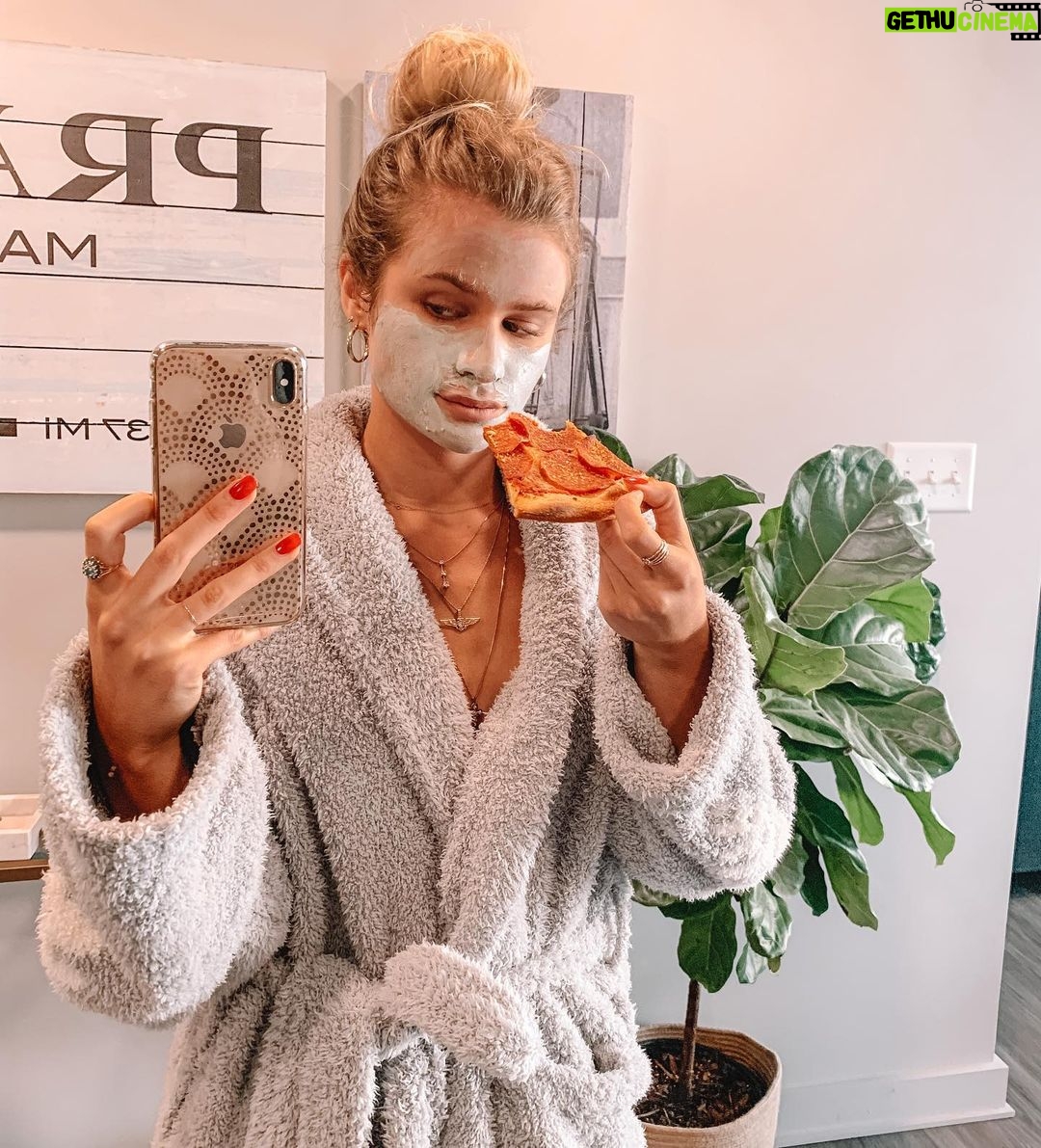 Jenna Boyd Instagram - Caught a glimpse of myself in the mirror, and it was a whole vibe 😂 Tulsa, Oklahoma